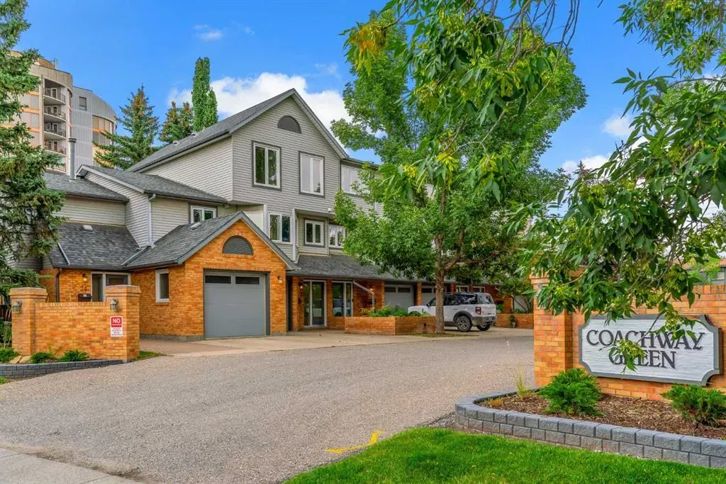 22 Coachway Green SW