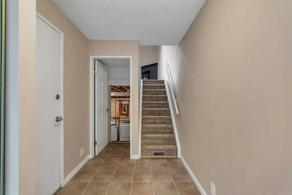22 Coachway Green SW