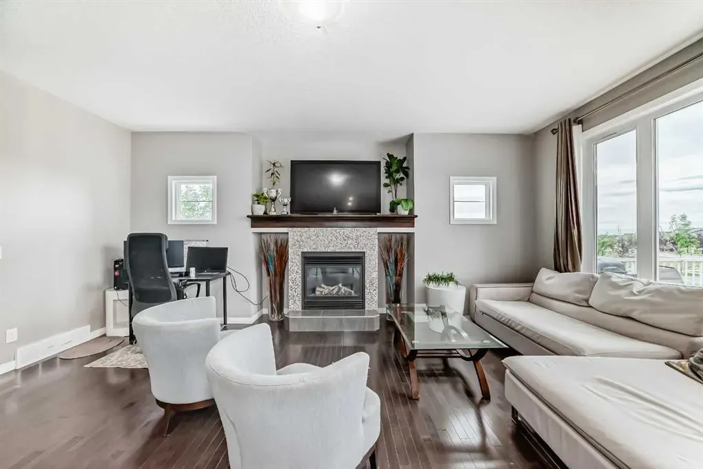 4 Redstone Park NE