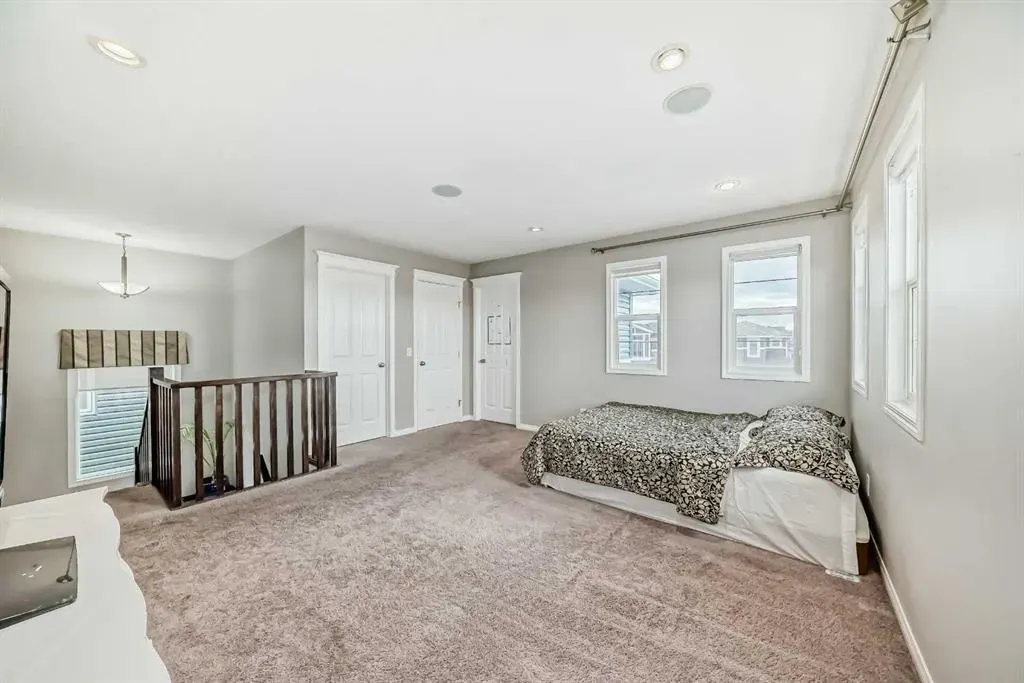 4 Redstone Park NE