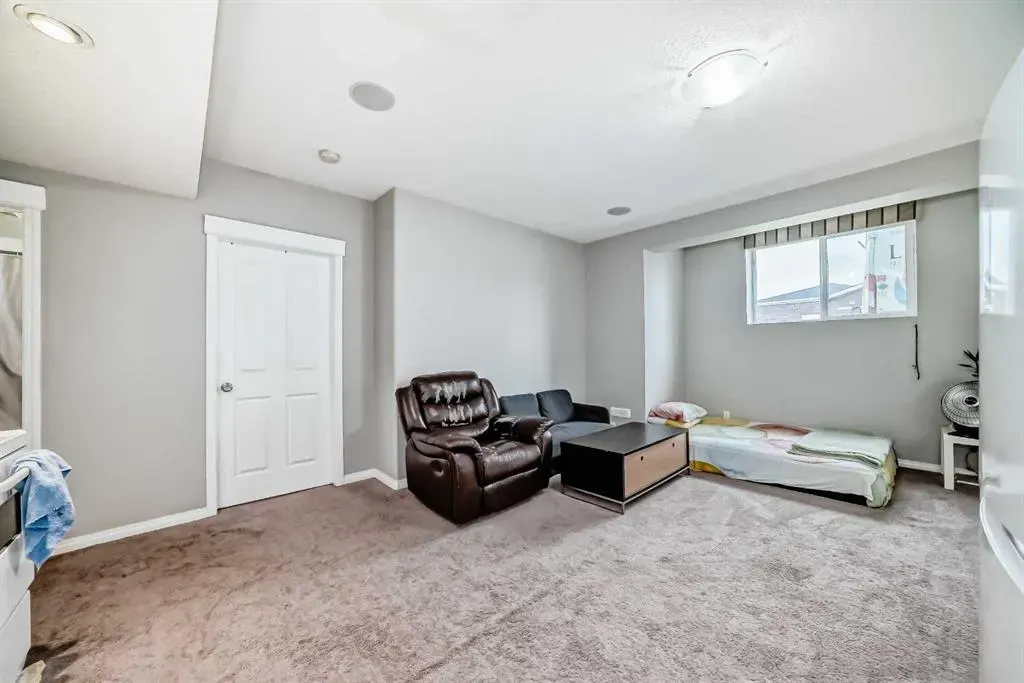 4 Redstone Park NE