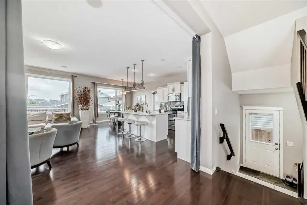 4 Redstone Park NE
