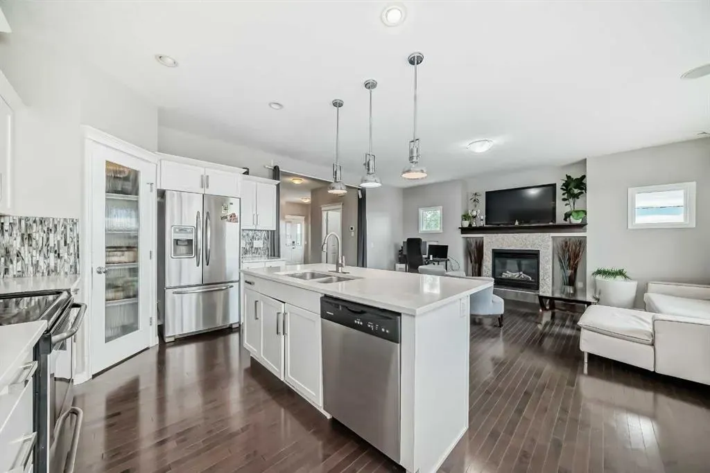 4 Redstone Park NE