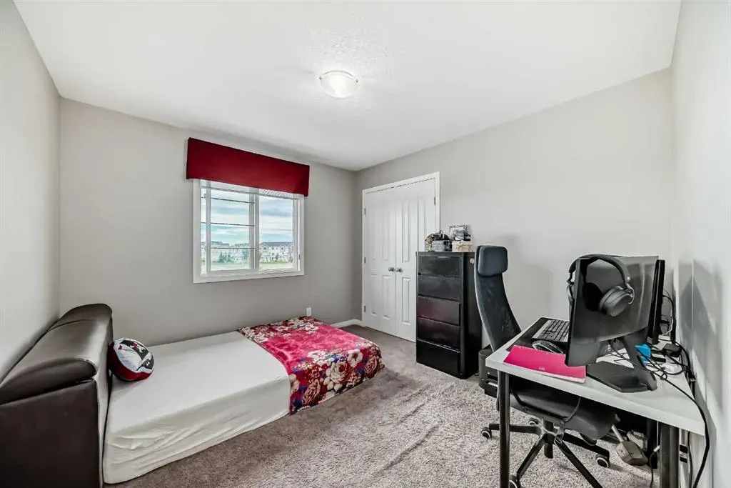 4 Redstone Park NE