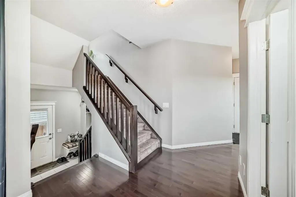 4 Redstone Park NE