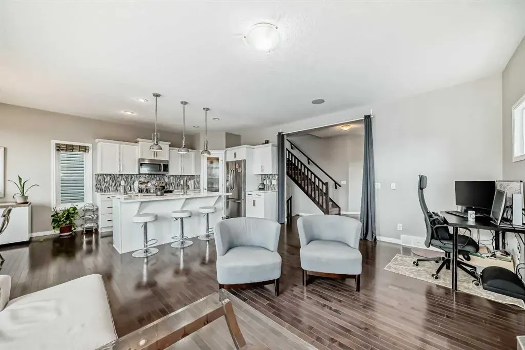 4 Redstone Park NE