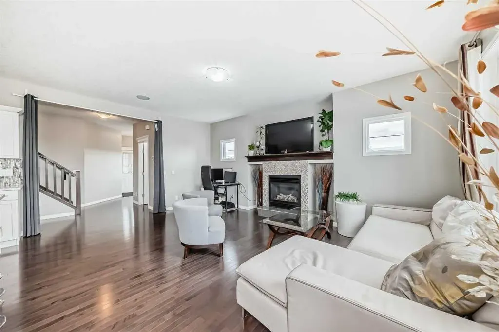 4 Redstone Park NE