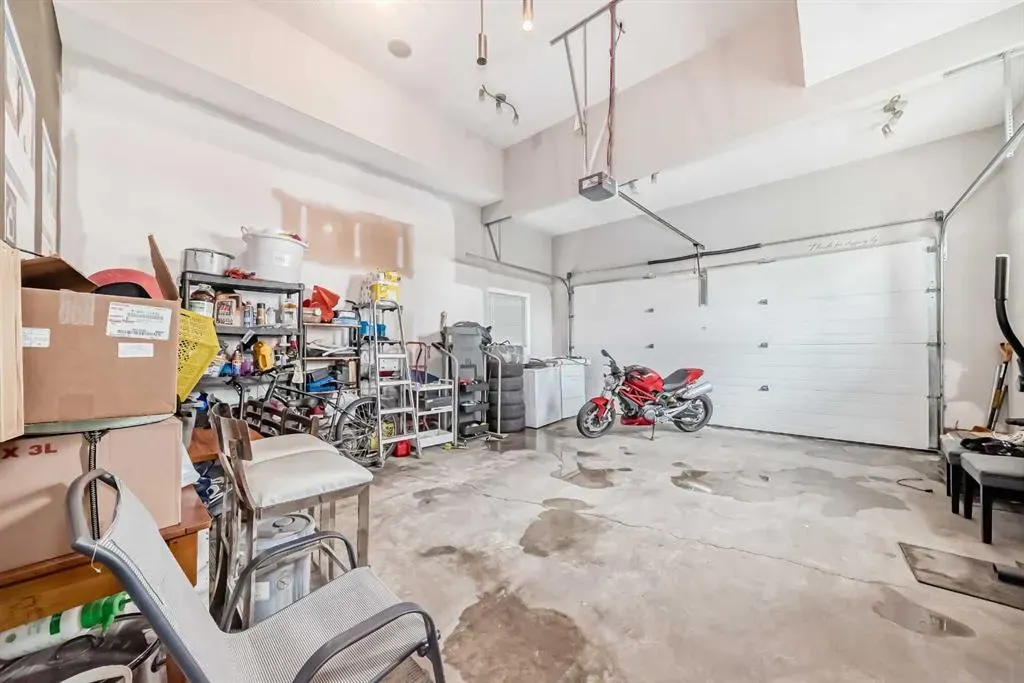 4 Redstone Park NE