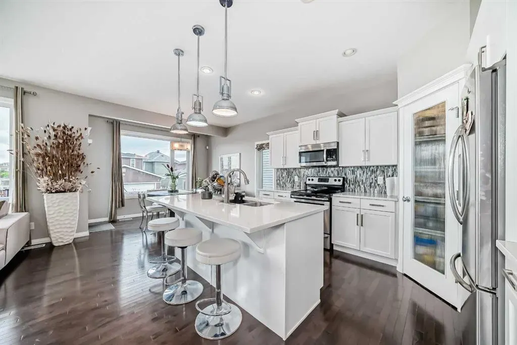 4 Redstone Park NE