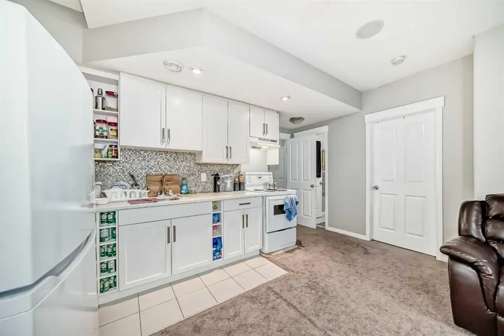 4 Redstone Park NE