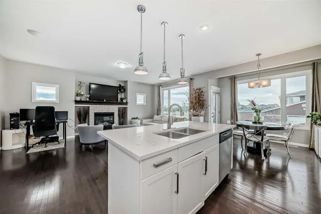 4 Redstone Park NE