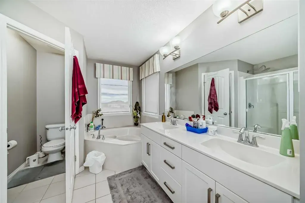 4 Redstone Park NE