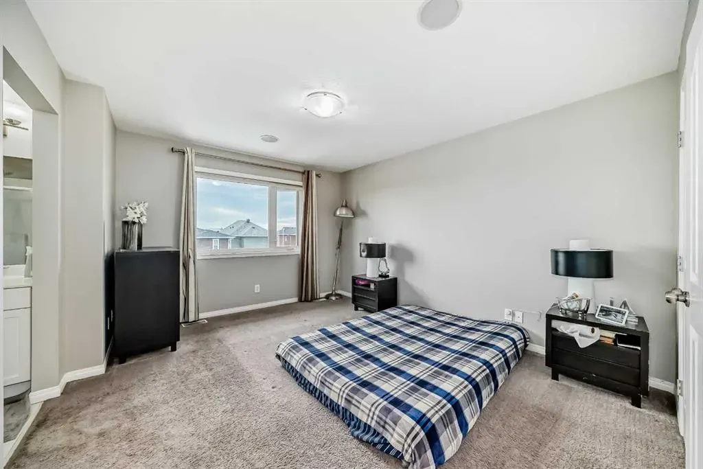 4 Redstone Park NE