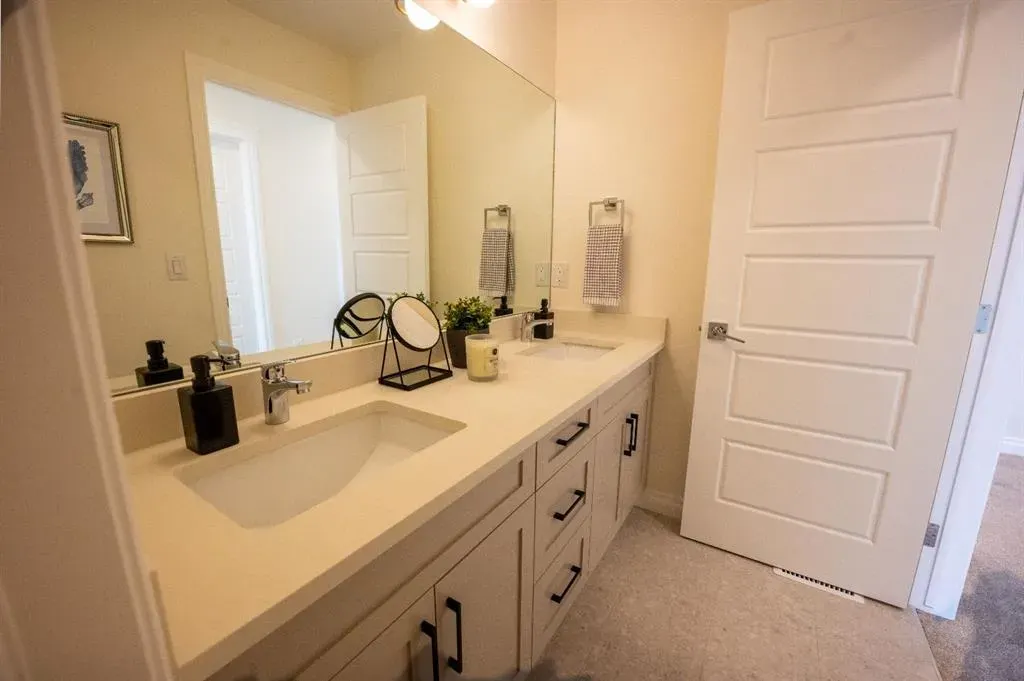 375 Chelsea Passage