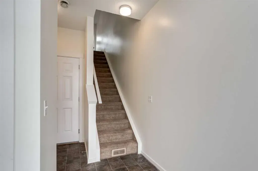 215 Copperpond Common SE