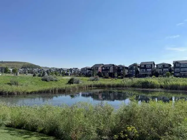 13 Cranbrook Cove SE