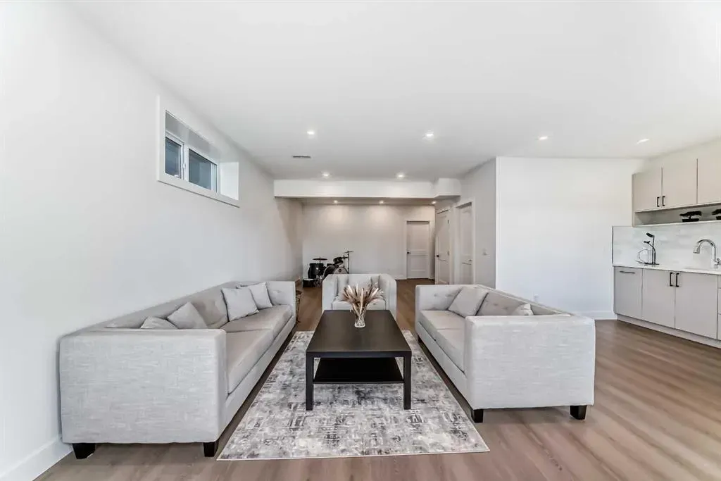 13 Cranbrook Cove SE