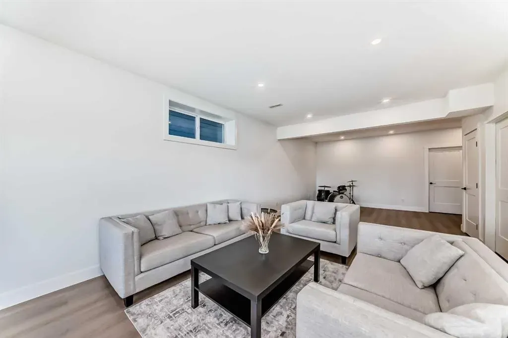 13 Cranbrook Cove SE