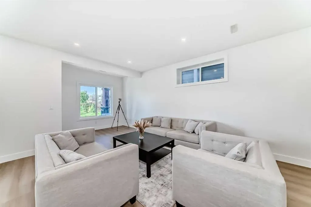13 Cranbrook Cove SE