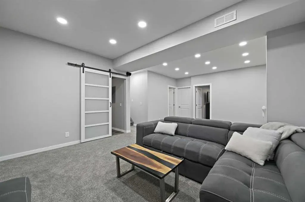 89 Sunrise Crescent