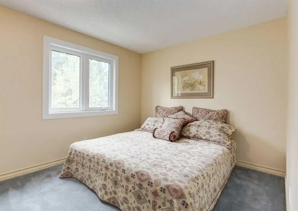 164 Hawksbrow Drive NW