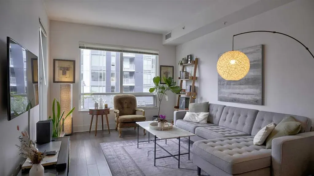 46 9 Street NE, #320