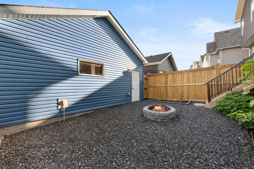 571 Livingston Way NE