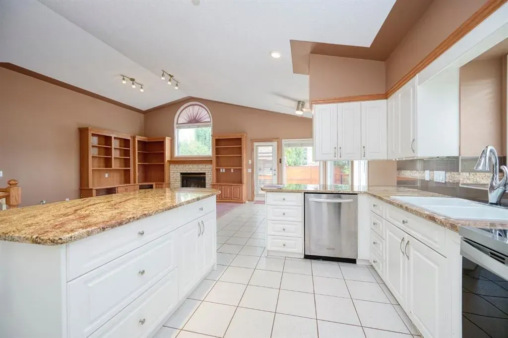 81 Sundown Manor SE