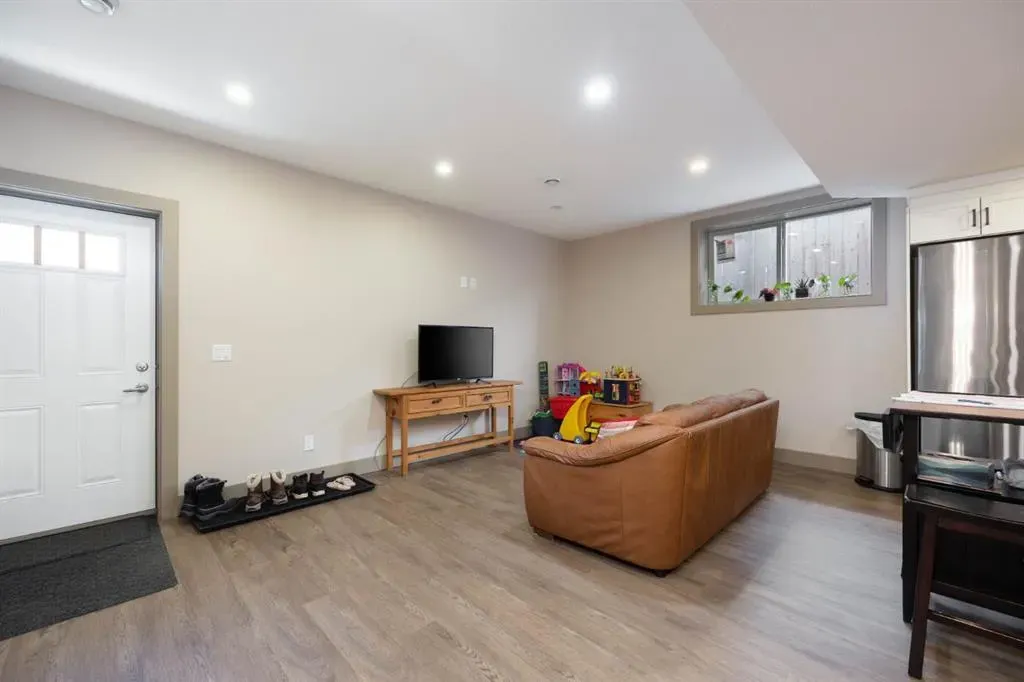 457 Walnut Crescent