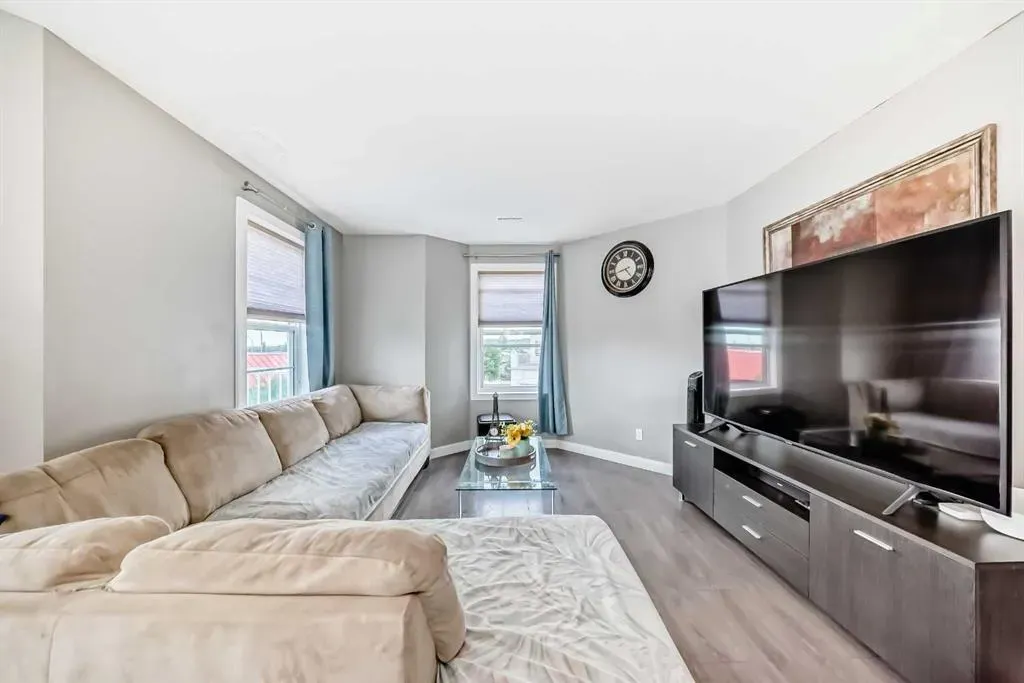50 Westland Road, #302