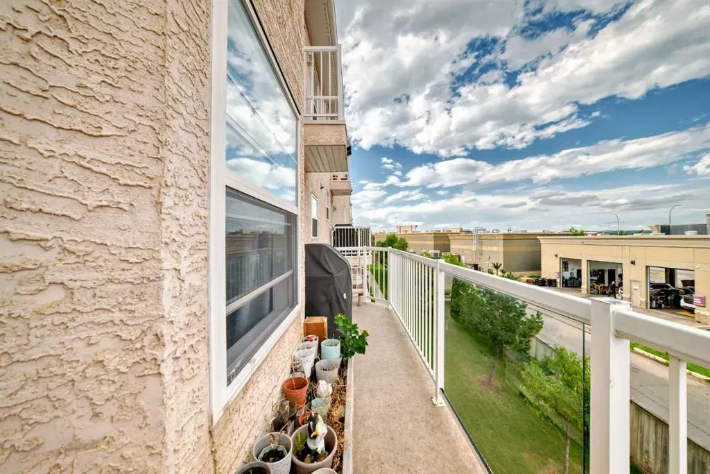 50 Westland Road, #302
