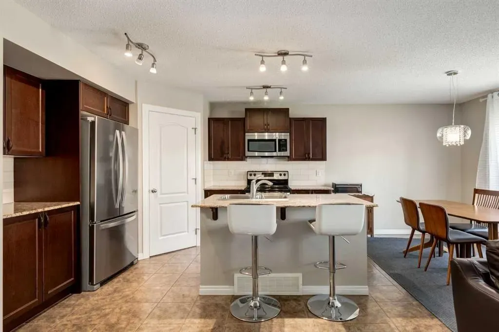 70 Silverado Skies Crescent SW