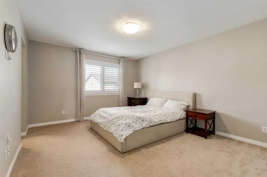 70 Silverado Skies Crescent SW