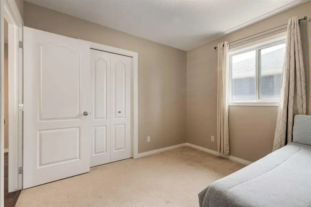 70 Silverado Skies Crescent SW