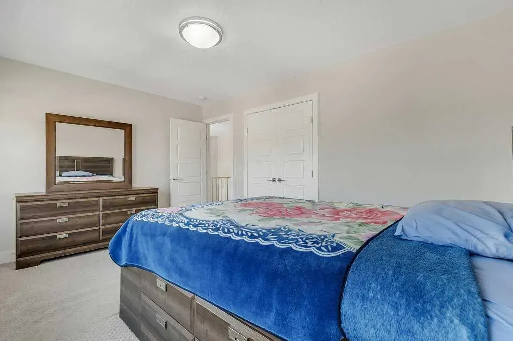 233 Kingsbury Close SE