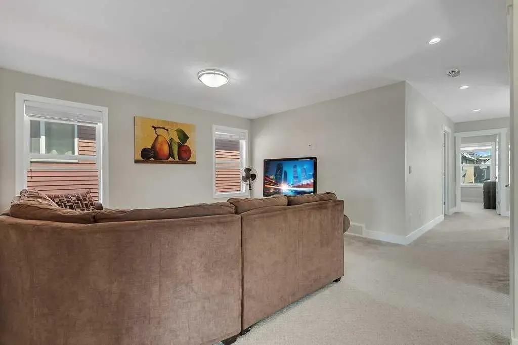 233 Kingsbury Close SE