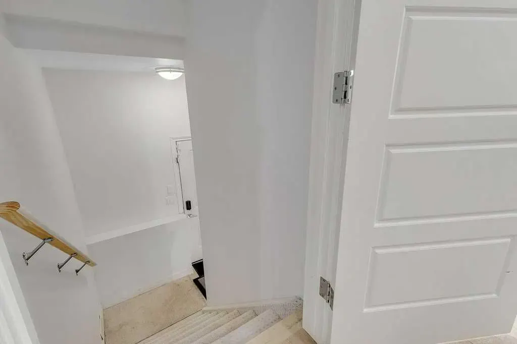 233 Kingsbury Close SE