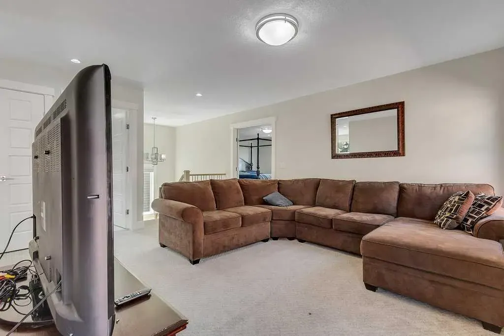 233 Kingsbury Close SE