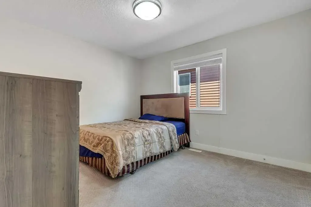 233 Kingsbury Close SE