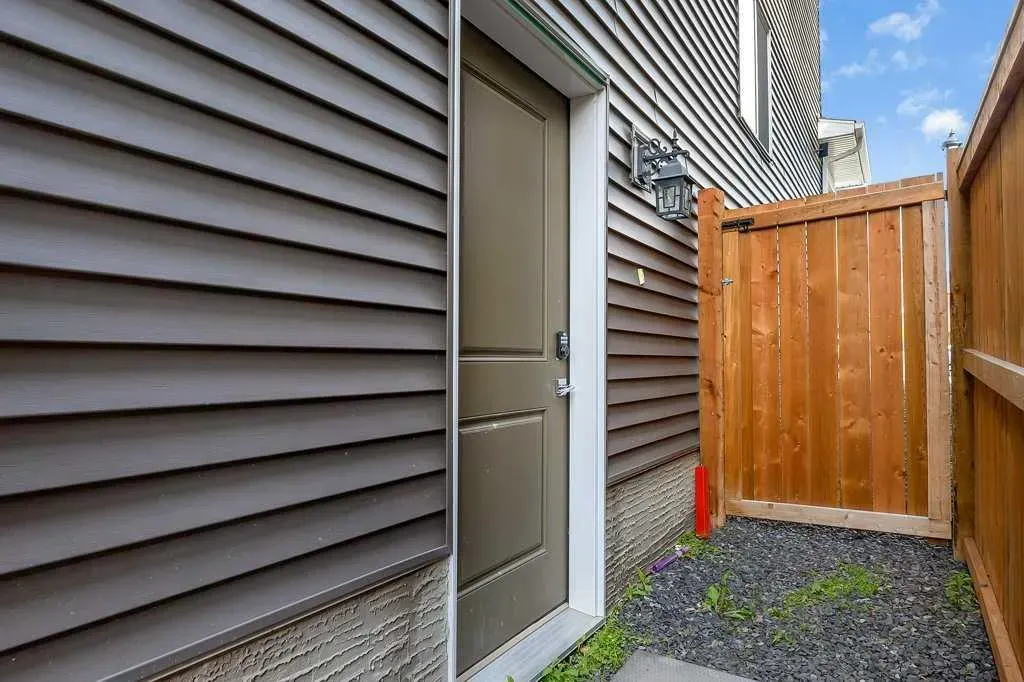 233 Kingsbury Close SE