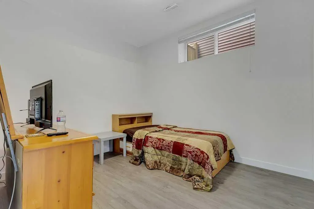 233 Kingsbury Close SE