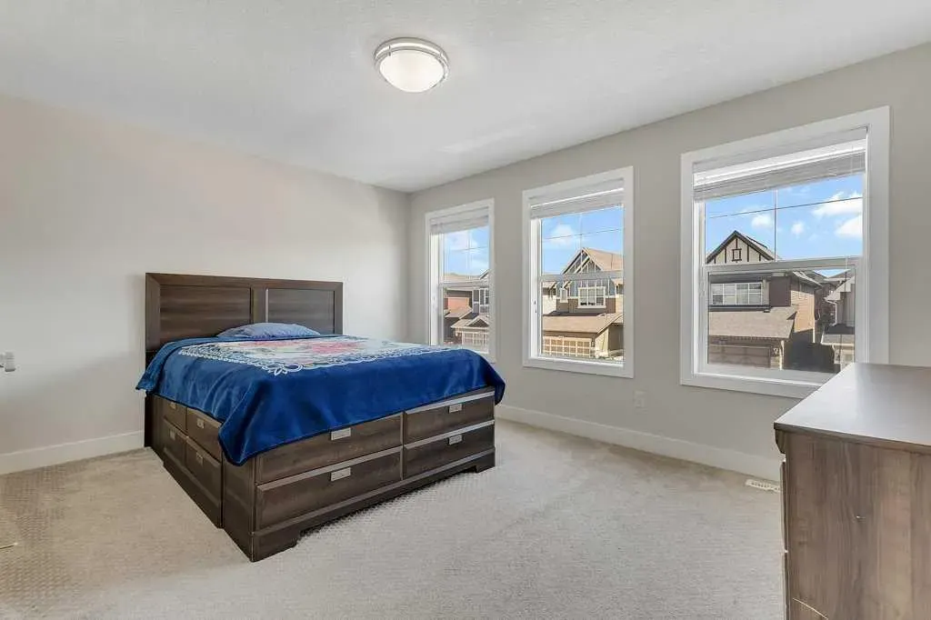 233 Kingsbury Close SE