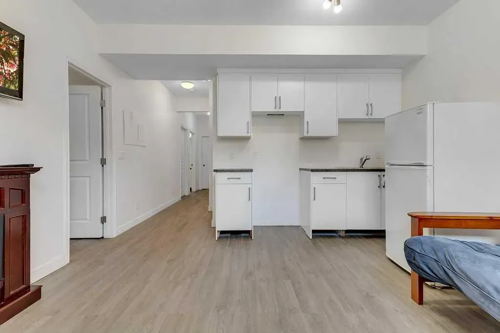 233 Kingsbury Close SE