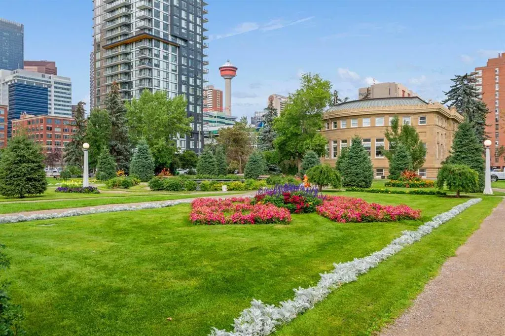 303 13 Avenue SW, #201