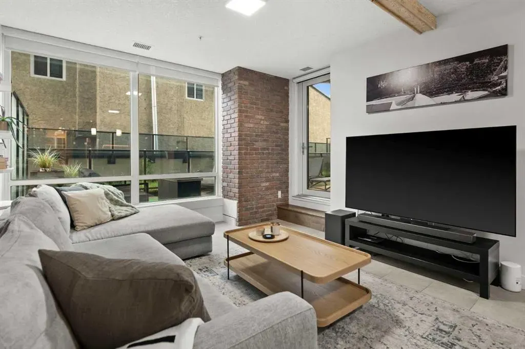 303 13 Avenue SW, #201