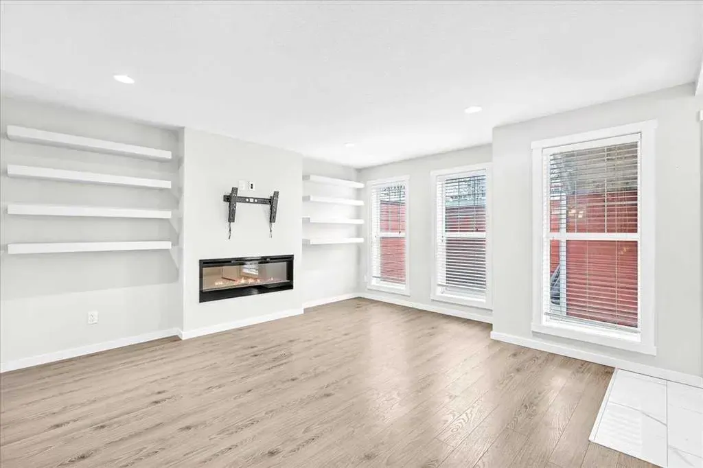 523 Cranford Mews SE