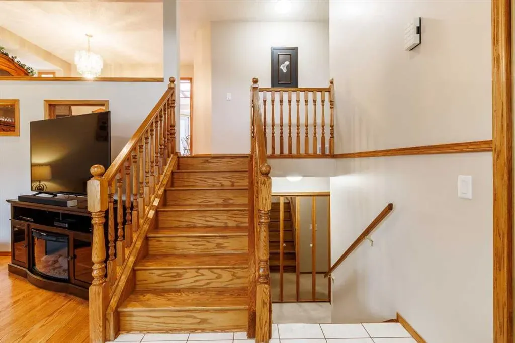 20 Macewan Ridge Gate NW