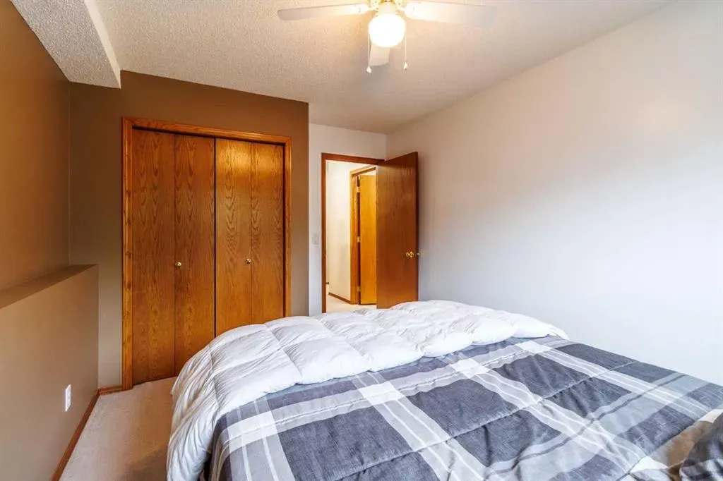 20 Macewan Ridge Gate NW