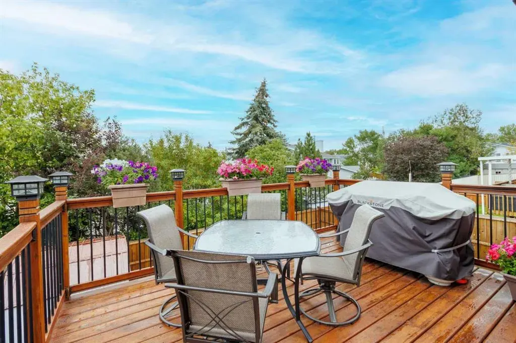 20 Macewan Ridge Gate NW