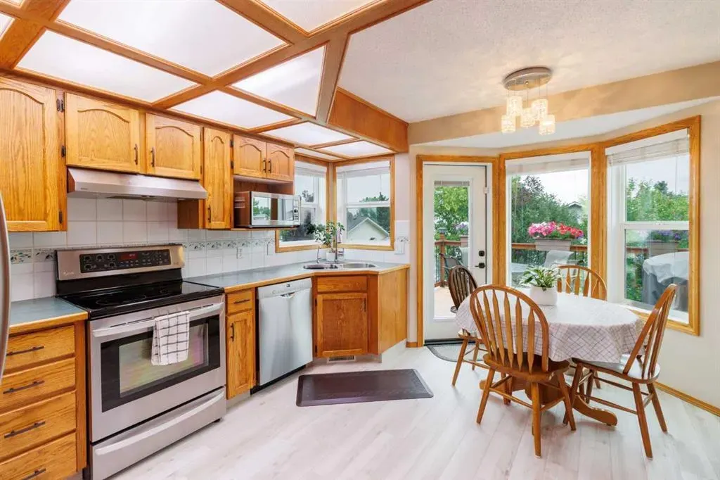 20 Macewan Ridge Gate NW